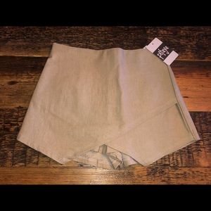 Cream skort